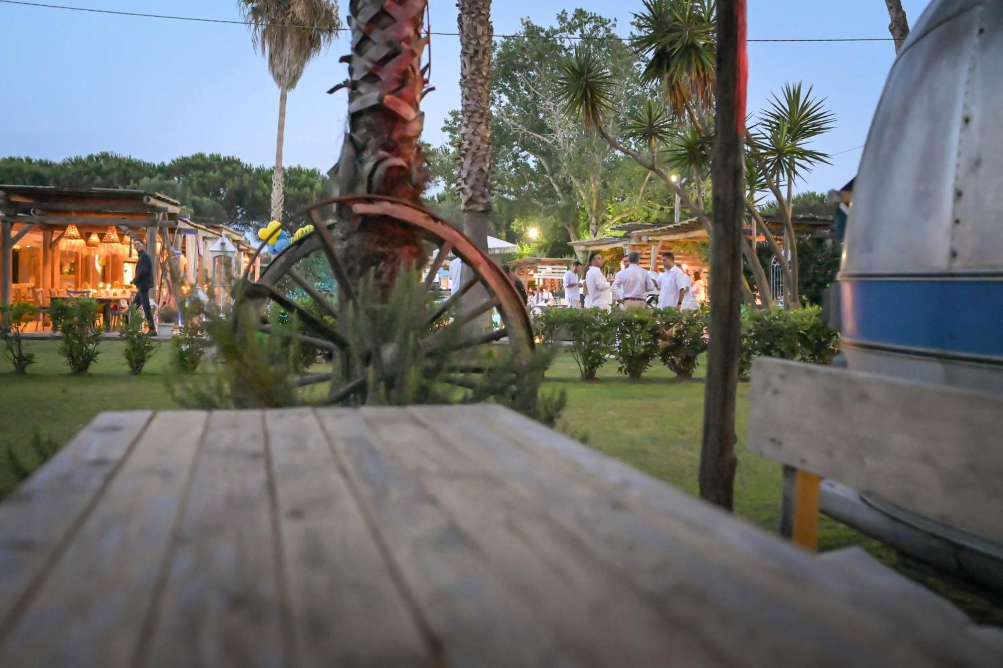 Paradise Ranch Hotel Borgo Sabotino Bagian luar foto