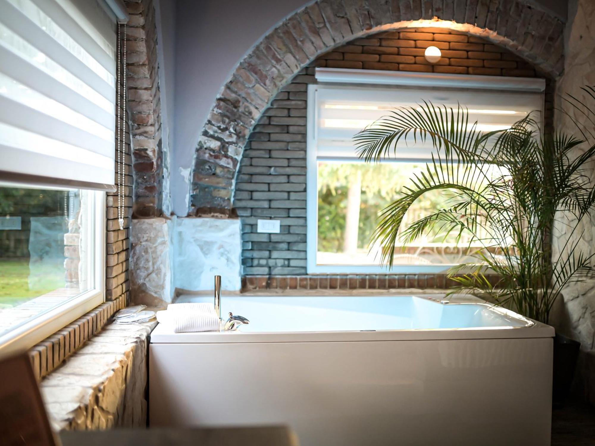 Paradise Ranch Hotel Borgo Sabotino Bagian luar foto